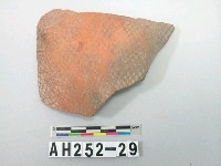 藏品(紅色方格印紋陶片)的圖片